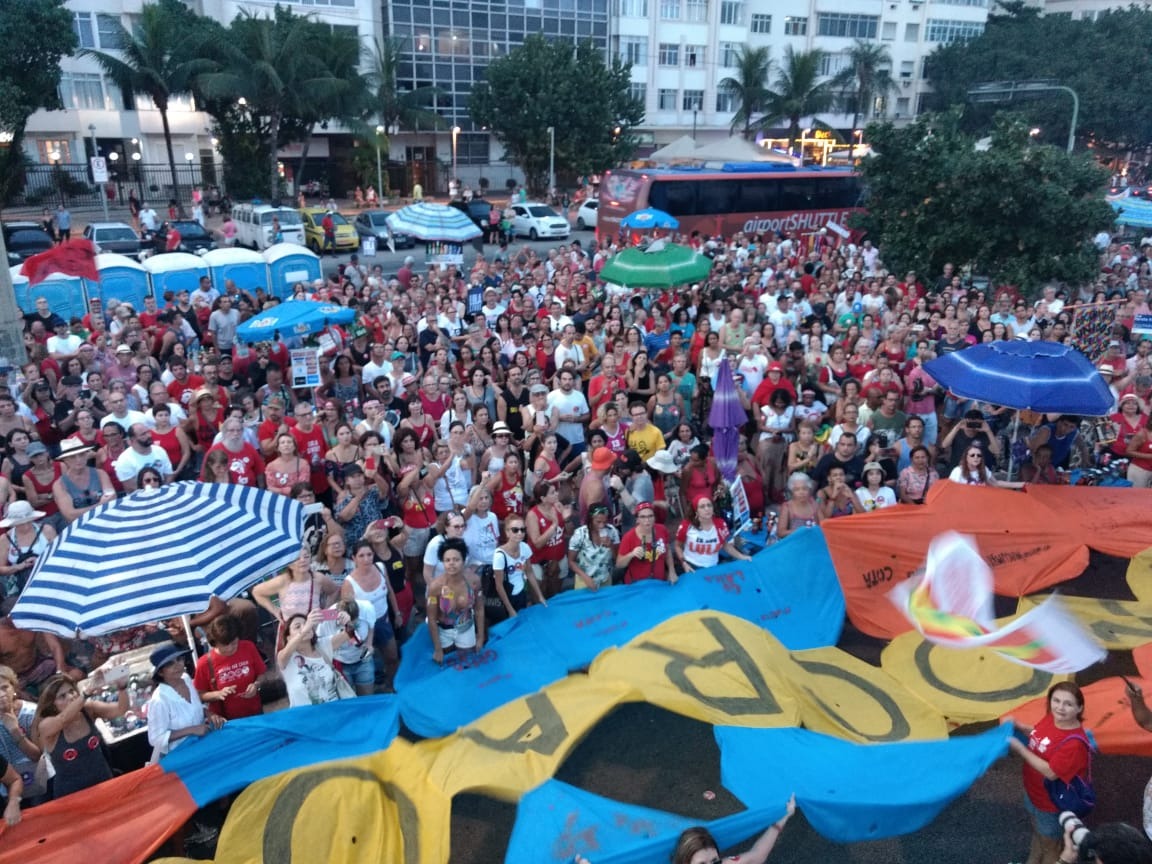Em 16 países e 17 capitais brasileiras: como foi o dia pela liberdade de Lula Festival Democracia e Justiça na orla de Copacabana no Rio de Janeiro. (Foto: Reprodução)