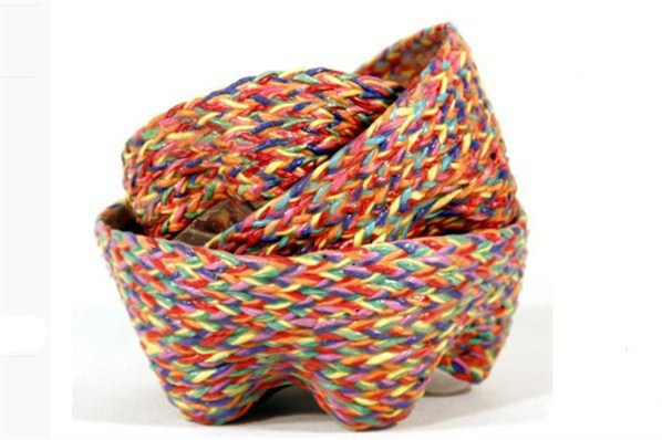 Porta-treco. Peças coloridas ganham mais vida e destaque.