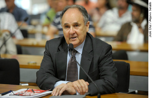 Se a proposta for aprovada, o presidente do Congresso Nacional deverá informar o fato ao Tribunal Superior Eleitoral (TSE).