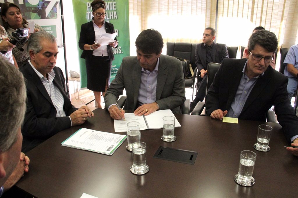 MS vai aumentar em 147% fornecimento de gás natural para empresa de celulose Com a assinatura, a MSGÁS irá fornecer mais 235 mil m³/dia de gás natural para a Fibria, além dos 159 mil m³/dia que são fornecidos desde 2008.