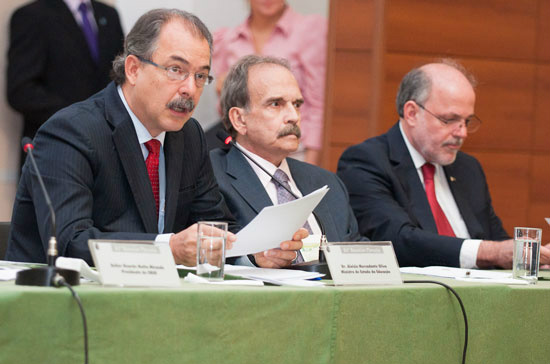 Ministro defende política de cotas para reduzir a desigualdade no país