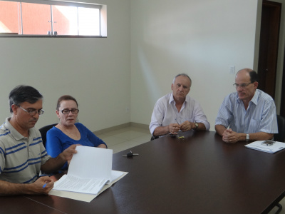 Prefeitura de Amambai firma convênios com entidades e arrenda Alphaville Presidente do Centro Espírita Caminho de Damasco, Mario Marques, durante assinatura do convênioFoto: Moreira Produções