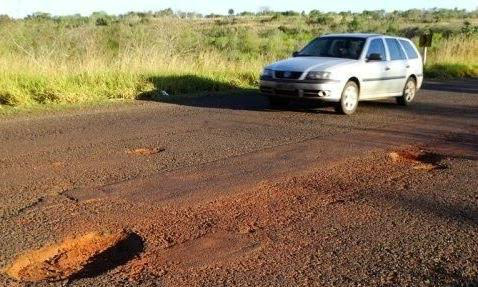 Prefeito solicita urgência no recapeamento de rodovia que liga Amambai a Caarapó Foto: Vilson Nascimento