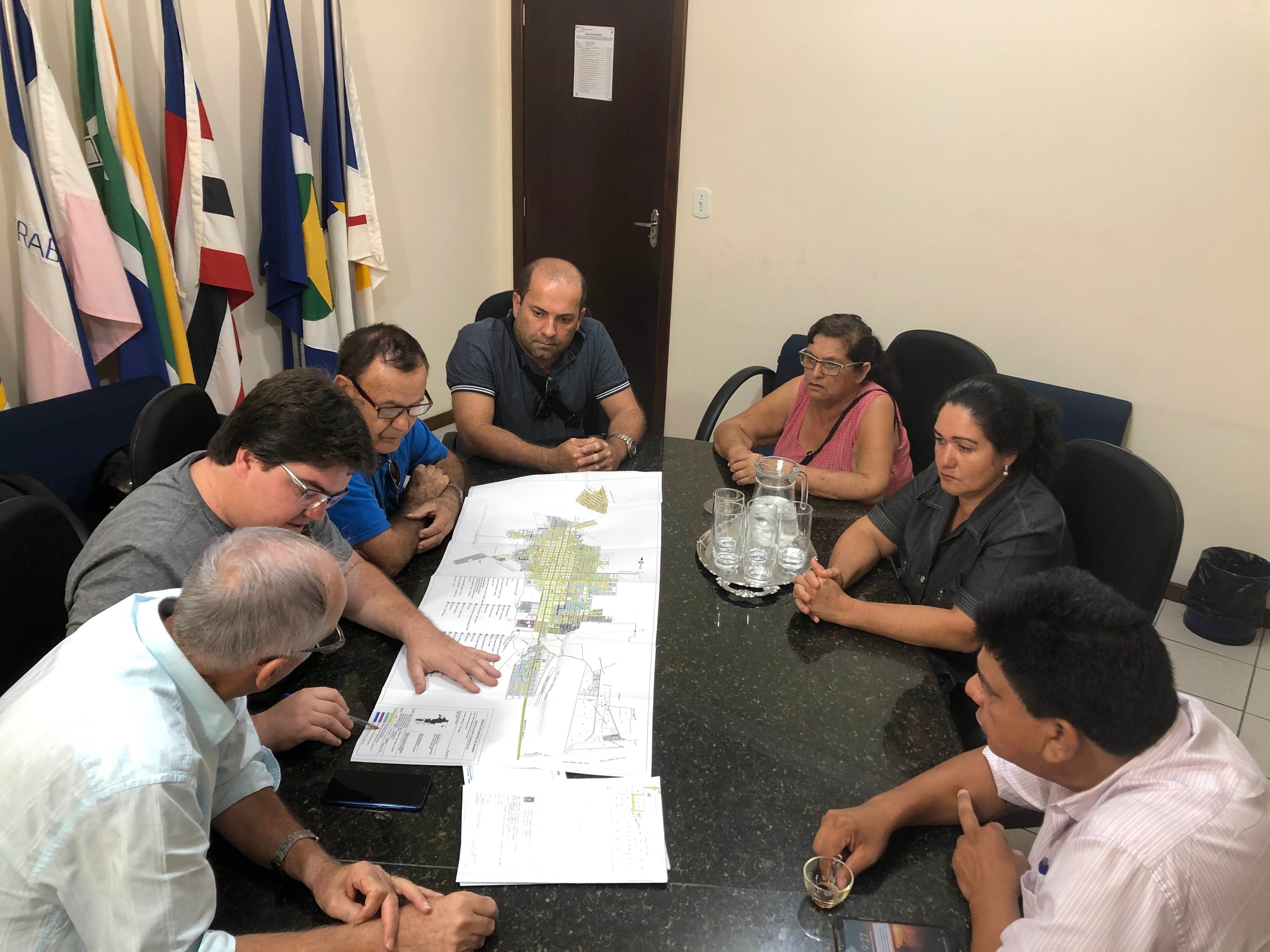 Projetos de infraestrutura que serão investidos na vila, foram debatidos com os moradores / Foto: Assessoria