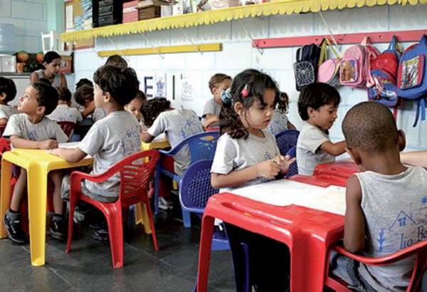 Municípios têm até quarta (31) para garantir mais recursos para creches Crianças em uma creche municipal. Meta é fechar o ano com 1,5 mil novas unidades em 530 municípios acima de 50 mil habitantes