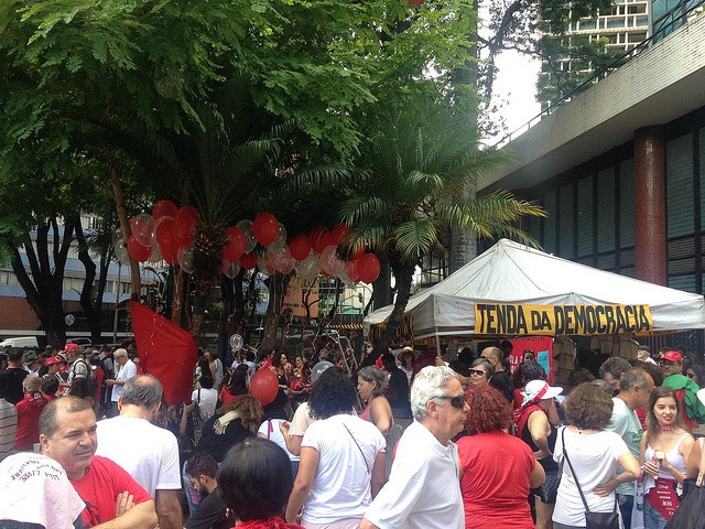 Em 16 países e 17 capitais brasileiras: como foi o dia pela liberdade de Lula Participaram pessoas de todas as idades, entre crianças, jovens e idosos / Foto: Raíssa Lopes