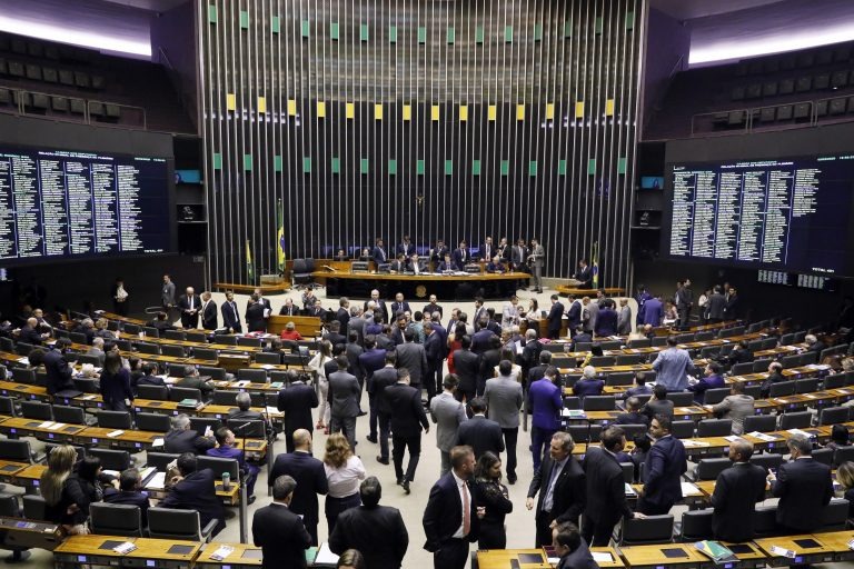 Deputados também podem votar MP que facilita transferência de terras da União / Foto: Agência Câmara