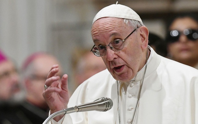Em 2013, o então cardeal Jorge Bergoglio assumia uma Igreja em crise (Foto: Reuters/Filippo Monteforte/Pool)