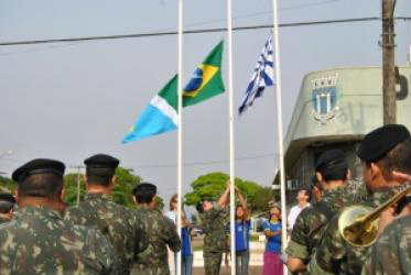 Semana da Pátria: literatura brasileira é tema de desfile cívico em Amambai Semana da Pátria em Amambai reúne alunos e entidades / Foto: Moreira Produções