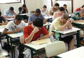 Candidatos elogiam tema da redação e se queixam do cansaço após maratona do Enem