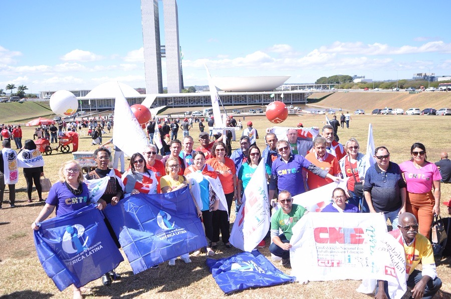 CNTE se une a representações sindicais em ato contra a reforma trabalhista