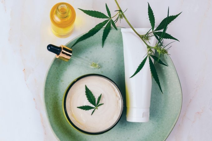Onda verde: por que só se fala em maconha no mercado de beleza? (Getty Images/Claudia)