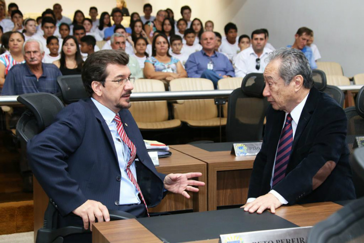 Superlotação em delegacias da Polícia Civil de MS preocupa parlamentares Pedro Kemp, líder do PT na Casa de Leis e George Takimoto (Foto: Victor Chileno/ALMS)