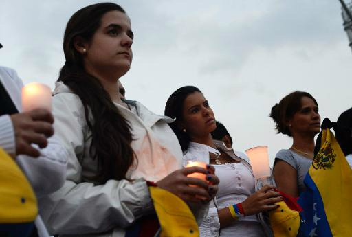 Opositores do governo venezuelano fazem ato em Caracas, em 7 de março de 2014 (AFP, JUAN BARRETO)
