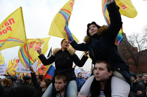 Mais de 65 mil pessoas se reuniram em Moscou nesta sexta-feira para um evento em apoio aos habitantes da Crimeia, península ucraniana cujas autoridades pró-Rússia pediram a anexação à Rússia (AFP, VASILY MAXIMOV)
