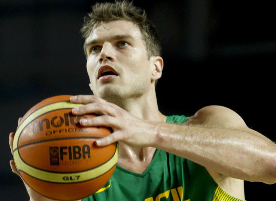 Atual campeão da NBA pelo San Antonrio Spurs, Tiago Splitter é uma das forças do Brasil