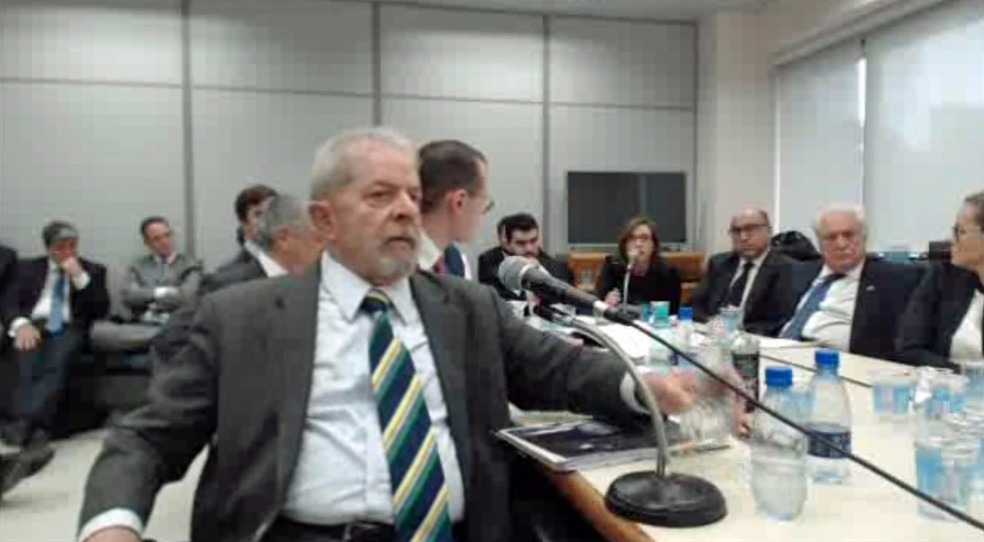 Moro nega pedido da defesa de Lula para juntar 11 depoimentos à ação do triplex