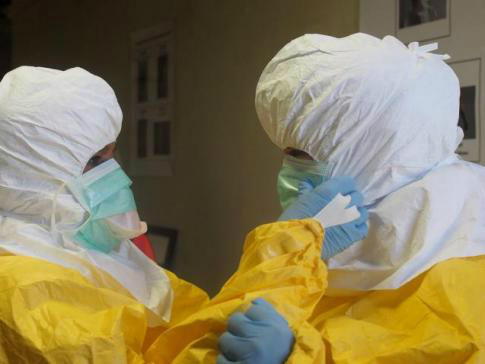 Profissional de saúde dos EUA é colocado em observação após exposição ao ebola