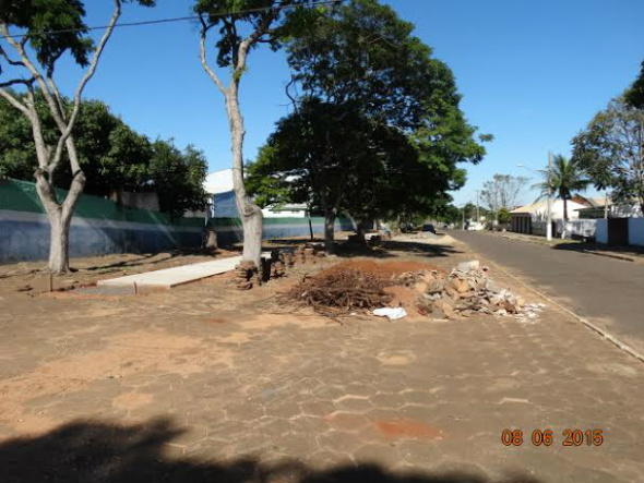 Jaime Bambil pede estacionamento no calçadão da escola Coronel Felipe de Brum Calçadão na rua José Bonifácio / Foto: Assessoria