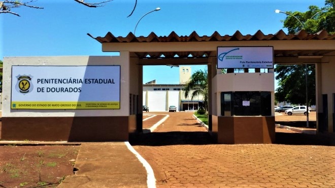 Mulher é flagrada tentando entrar em presídio com droga na genitálias Unidade da PED, em Dourados. Foto: Divulgação