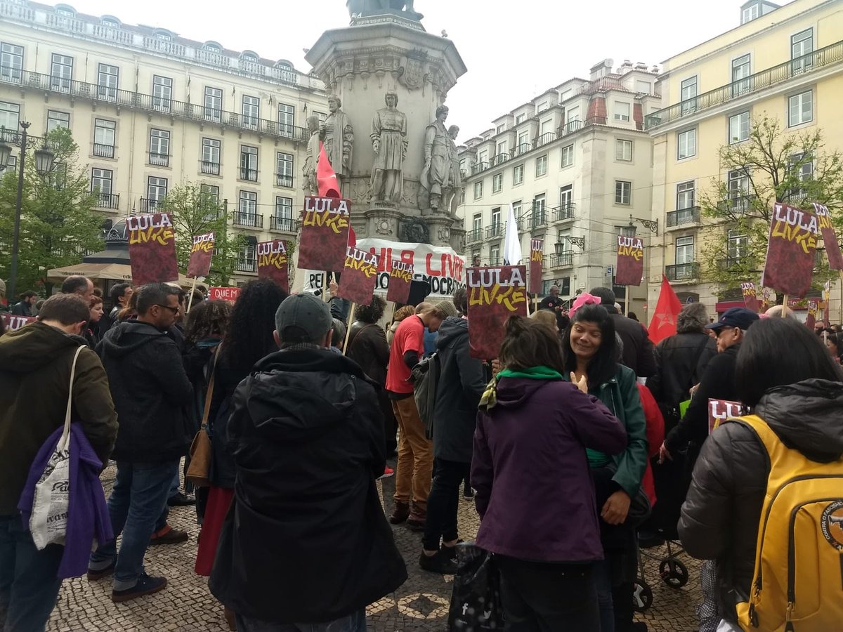 Em 16 países e 17 capitais brasileiras: como foi o dia pela liberdade de Lula Ato em Lisboa pede a liberdade de Lula. (Foto:Reprodução)