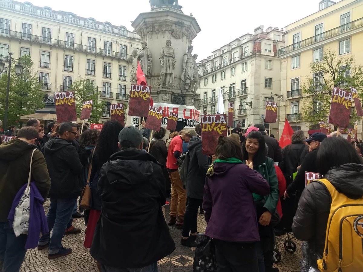 Ato em Lisboa pede a liberdade de Lula. (Foto:Reprodução)