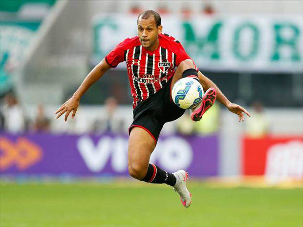Internacional anuncia contratação do lateral Carlinhos, ex-São Paulo Carlinhos estava no São Paulo(Foto: Divulgação)