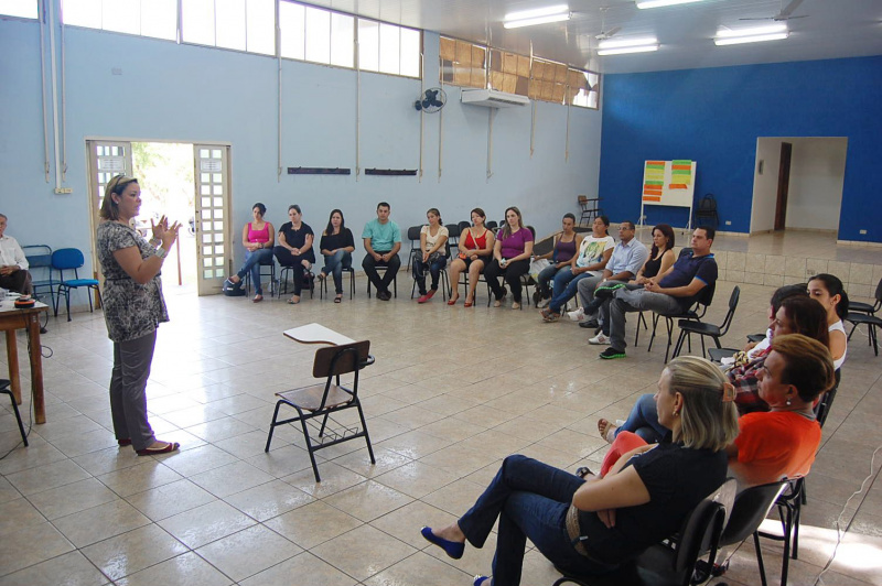 Psicóloga promove palestra motivadora para funcionários do Hospital Regional Psicóloga promove palestra motivadora para funcionários do Hospital Regional