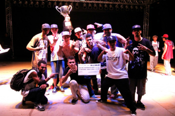 Dourados vence o Campeonato de Breaking realizado durante o MS Street Dance MS Street Dance Fest 2011 contou com grupos de todo o país (Foto: Divulgação)