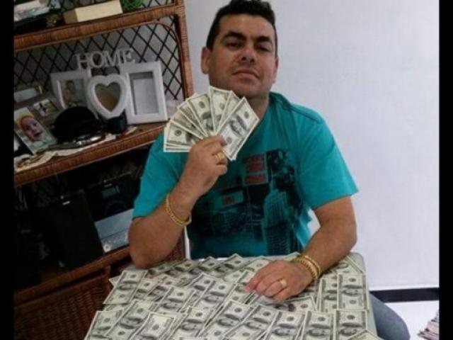 Villalba foi preso em novembro do ano passado depois de ostentar seu dólares nas redes sociais