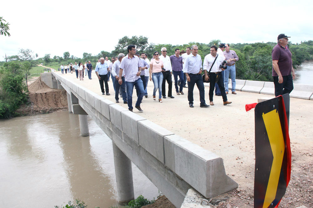 Em dois anos, Governo do Estado aplicou R$ 869 milhões do Fundersul Com recursos do fundo, Reinaldo Azambuja entregou, em dezembro de 2016, ponte entre Caracol-Bela Vista. (Foto: Edemir Rodrigues)