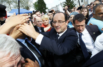 No primeiro discurso como presidente, Hollande promete governar para todos