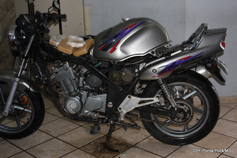 Polícia Federal apreende cocaína escondida em moto em Ponta Porã