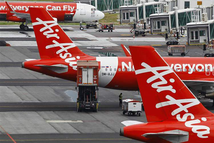 AirAsia: Indonésia expande buscas para encontrar vítimas e destroços