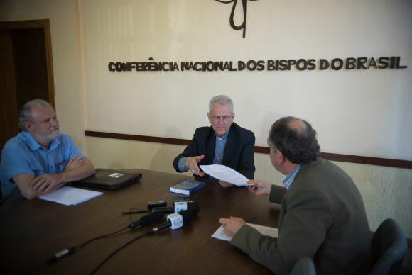 Movimentos sociais e cientistas pedem apoio do papa contra transgênicos
