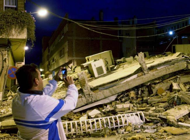 Terremoto mata ao menos oito na Espanha