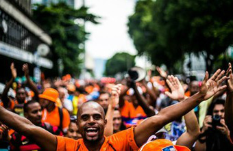 Garis conquistam reajuste de 37% e encerram greve no Rio A greve dos garis ganhou apoio popular no Rio e provocou novo desgaste para o prefeito Eduardo Paes