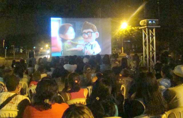 Cinema na Praça atraiu grande público Cinema na Praça atraiu grande público