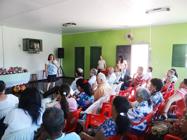 Gerente da Previdência Social, Aparecida Lopes, ministrando palestra no eventoFoto: Moreira Produções