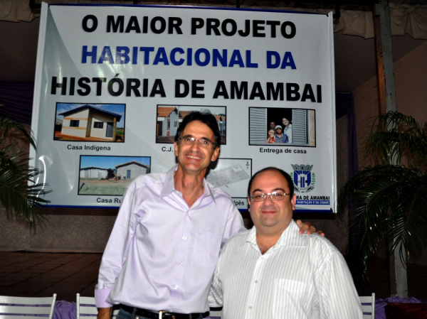 Prefeito Dirceu Lanzarini e o secretário de habitação, Christian Pissini 