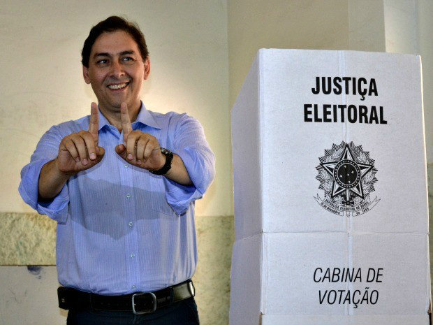 Alcides Bernal (PP) é eleito prefeito de Campo Grande Alcides Bernal levou 10 segundos para votar (Foto: Hélder Rafael/G1 MS)