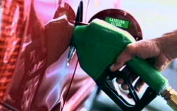 Etanol já ficou 40% mais barato nas usinas, mas para consumidor, queda não passa de 4%