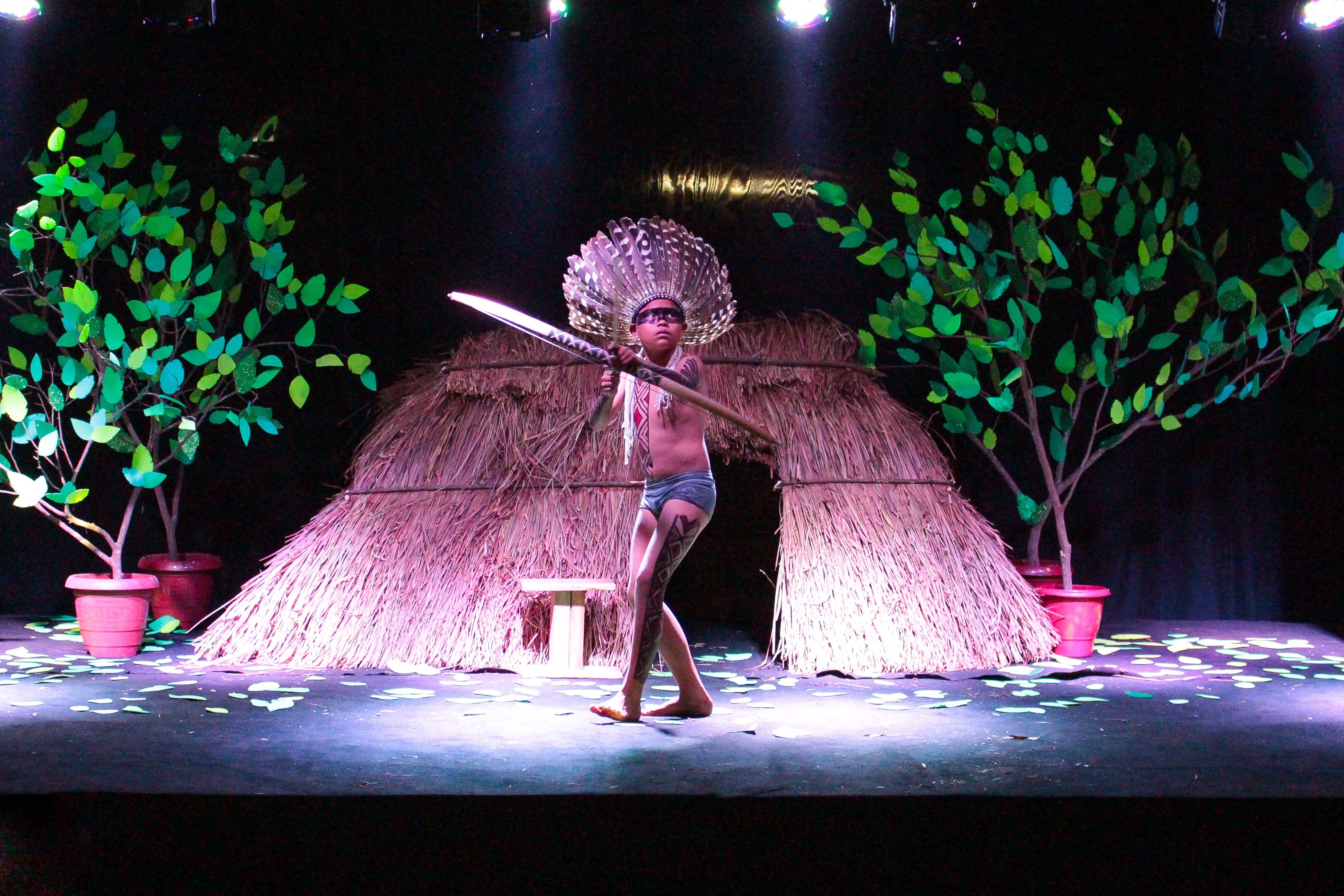 O teatro é uma atividade que envolve todos os sentidos: postura corporal, respiração, fala, leitura e, principalmente, é uma ferramenta para a vida profissional / Foto: DECOM/Robson Fritzen