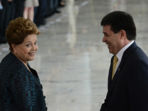 Dilma diz que Cartes fará diferença na integração com o Paraguai Dilma diz que Cartes fará diferença na integração com o Paraguai