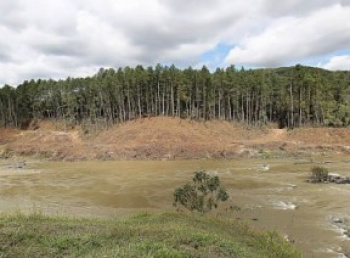 Governo volta a mexer no Código e suspende votação