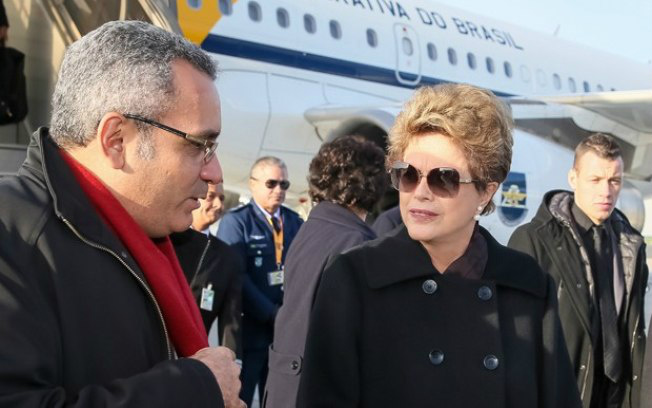 Presidenta Dilma chega a Paris para Conferência do Clima Presidenta Dilma chega a Paris para Conferência do Clima