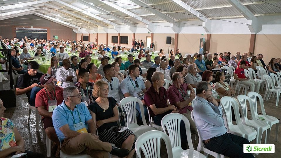 Sicredi Centro-Sul MS reuniu associados em Amambai para Assembleia 2020 Assembleia reuniu associados e aconteceu no salão de eventos do Sindicato Rural de Amambai no Parque de Exposições / Foto: Assessoria Sicredi