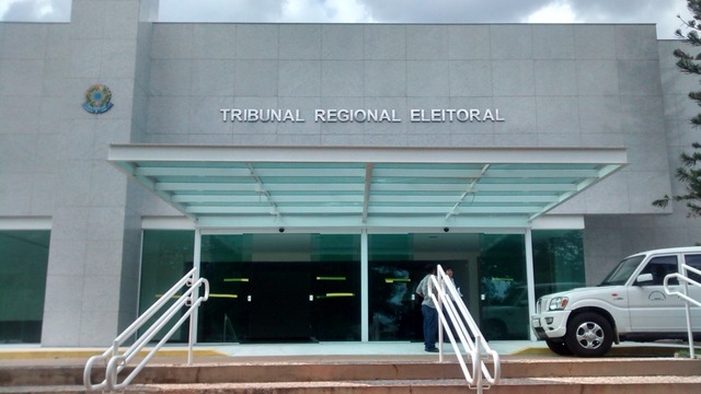 Eleitor deve cadastrar impressão digital para não ter título cancelado Vista do prédio do TRE-MS na capital
