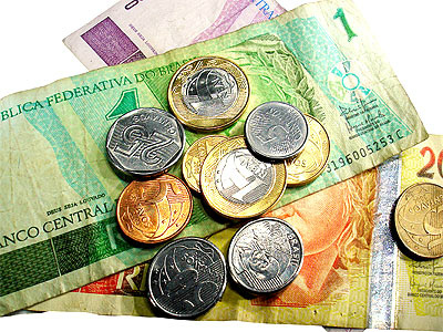 Metade da população brasileira vivia com menos de um salário mínimo em 2010 Metade da população brasileira vivia com menos de um salário mínimo em 2010