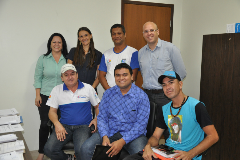 Zanete Borges, Assessora da Semed, Vera Lorensetti, Secretária de Educação, Marco Martins, Assessor da Sedesc, Rodrigo Selhorst, Secretário Municipal de Administração, Jauro Moretto, Diretor Municipal de Esportes, Roberto Racchttiune, Diretor Municipal de Cultura e o Professor Ismael Morel, idealizador do Joind, durante reunião para definir detalhes do evento / Foto: Assessoria